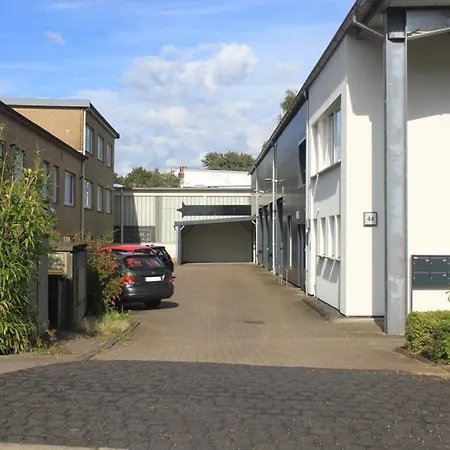 R B Apartment Hamburg Business am Flughafen für 1-5 Personen - ideal für Geschäftsreisende und Familien - Küche - Waschtrockner - Smart TV - kostenloser Parkplatz-3